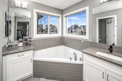 85 Legacy Glen View Se, Calgary, AB - Indoor Photo Showing Bathroom