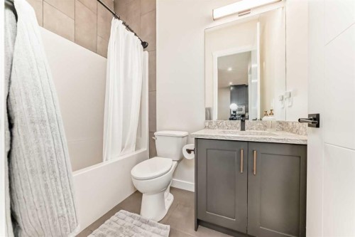 7 Wolf Crescent, Okotoks, AB - Indoor Photo Showing Bathroom