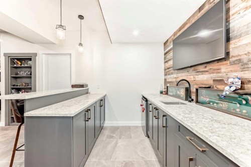 7 Wolf Crescent, Okotoks, AB - Indoor Photo Showing Kitchen