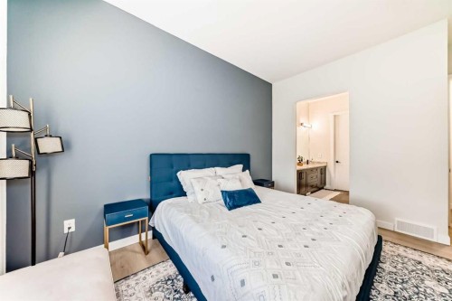7 Wolf Crescent, Okotoks, AB - Indoor Photo Showing Bedroom