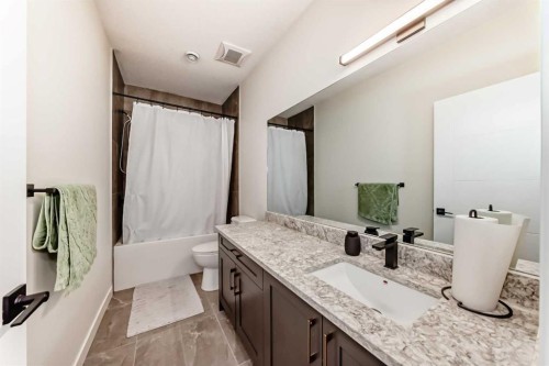 7 Wolf Crescent, Okotoks, AB - Indoor Photo Showing Bathroom