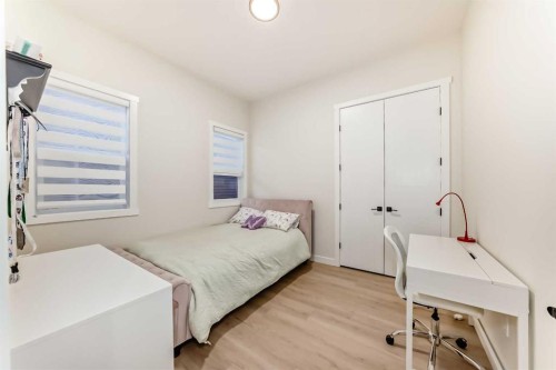 7 Wolf Crescent, Okotoks, AB - Indoor Photo Showing Bedroom