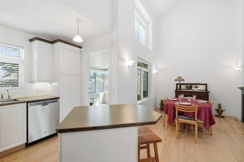 18 Varsity Estates Park Nw, Calgary, AB - Indoor Photo Showing Kitchen