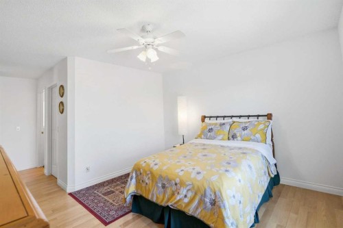 18 Varsity Estates Park Nw, Calgary, AB - Indoor Photo Showing Bedroom