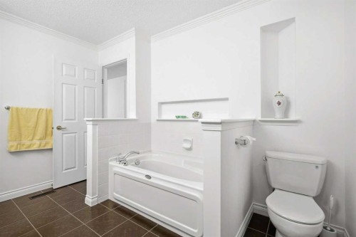 18 Varsity Estates Park Nw, Calgary, AB - Indoor Photo Showing Bathroom