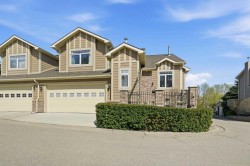 18 Varsity Estates Park NW Calgary, AB T3A 6A4