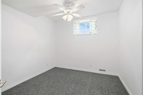 18 Varsity Estates Park Nw, Calgary, AB - Indoor Photo Showing Other Room