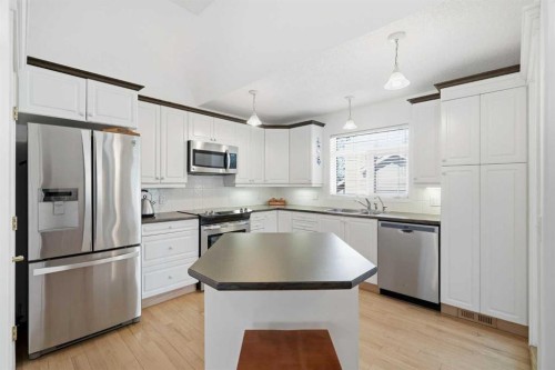 18 Varsity Estates Park Nw, Calgary, AB - Indoor Photo Showing Kitchen With Stainless Steel Kitchen With Upgraded Kitchen