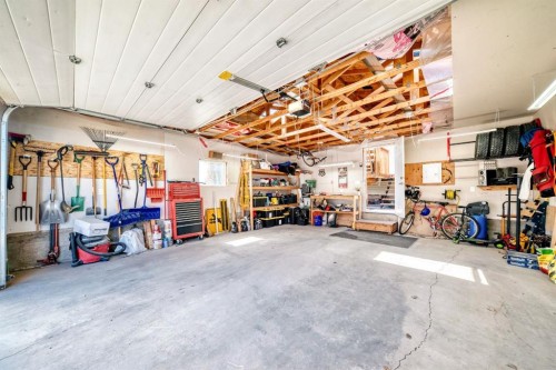 101 Copperstone Circle Se, Calgary, AB - Indoor Photo Showing Garage