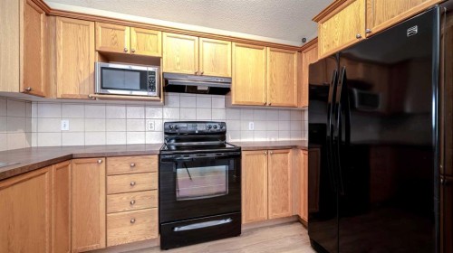367 Copperfield Heights Se, Calgary, AB - Indoor Photo Showing Kitchen