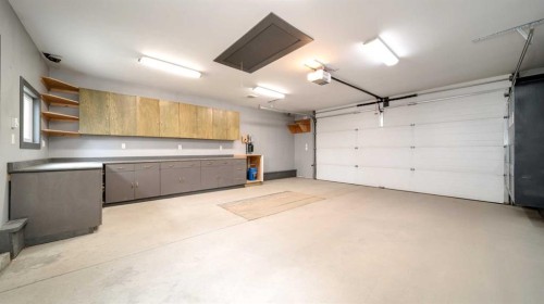 367 Copperfield Heights Se, Calgary, AB - Indoor Photo Showing Garage