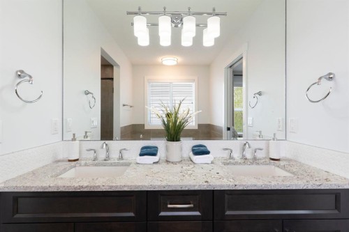 99 Ridge View Close, Cochrane, AB - Indoor Photo Showing Bathroom