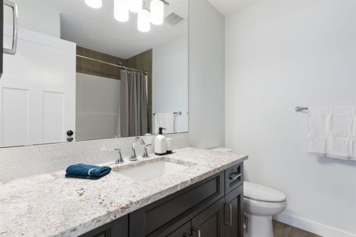 99 Ridge View Close, Cochrane, AB - Indoor Photo Showing Bathroom