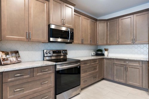 99 Ridge View Close, Cochrane, AB - Indoor Photo Showing Kitchen
