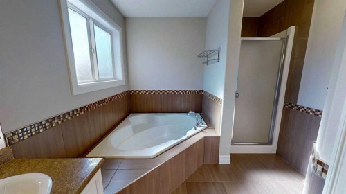 32 Carriere Crescent, Beaumont, AB - Indoor Photo Showing Bathroom