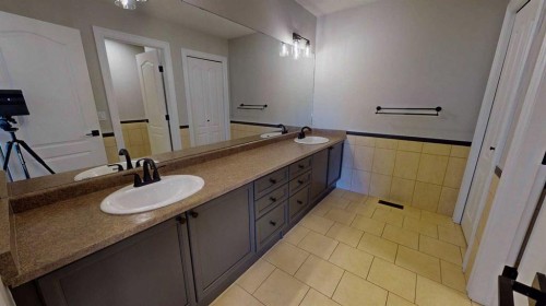 32 Carriere Crescent, Beaumont, AB - Indoor Photo Showing Bathroom