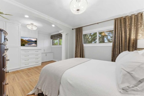 128 78 Avenue Se, Calgary, AB - Indoor Photo Showing Bedroom