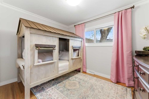 128 78 Avenue Se, Calgary, AB - Indoor With Fireplace