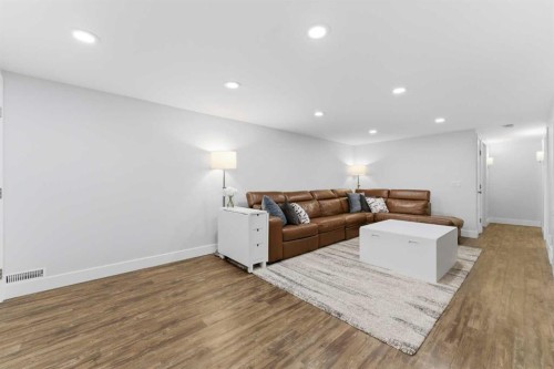 128 78 Avenue Se, Calgary, AB - Indoor