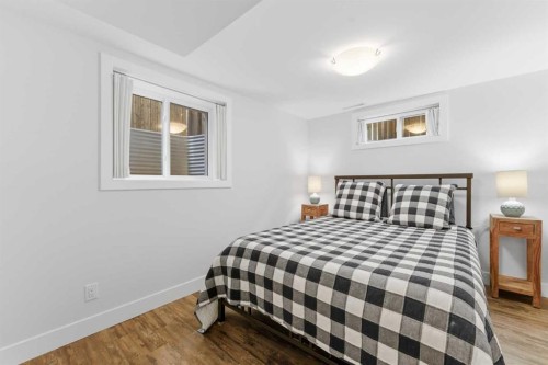 128 78 Avenue Se, Calgary, AB - Indoor Photo Showing Bedroom