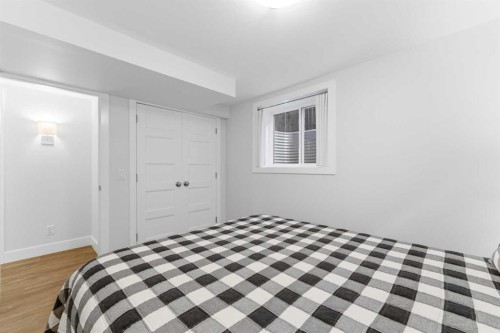 128 78 Avenue Se, Calgary, AB - Indoor Photo Showing Bedroom