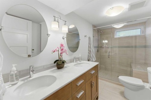 128 78 Avenue Se, Calgary, AB - Indoor Photo Showing Bathroom