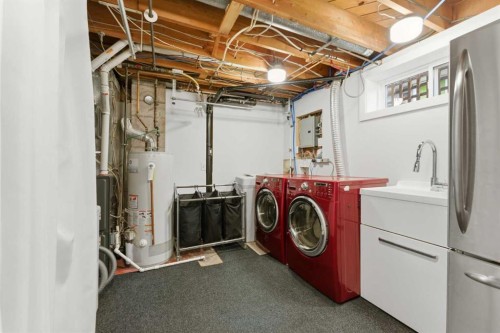 128 78 Avenue Se, Calgary, AB - Indoor Photo Showing Laundry Room