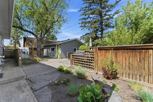 128 78 Avenue Se, Calgary, AB - Outdoor