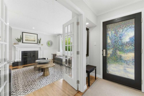 128 78 Avenue Se, Calgary, AB - Indoor With Fireplace