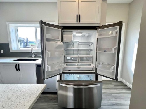 30 Emberside Link, Cochrane, AB - Indoor Photo Showing Kitchen
