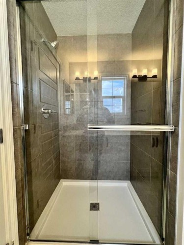 30 Emberside Link, Cochrane, AB - Indoor Photo Showing Bathroom