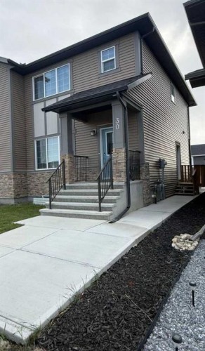 30 Emberside Link  Cochrane, AB T4C 3A8