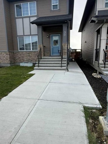 30 Emberside Link, Cochrane, AB - Outdoor