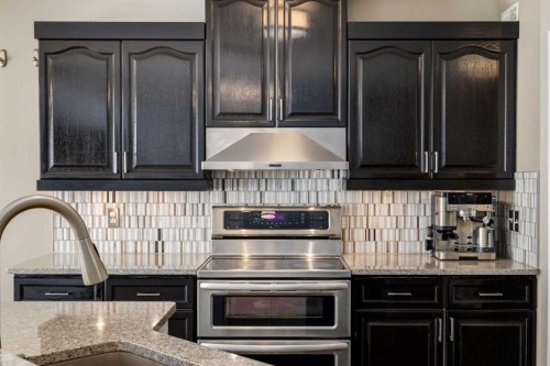331 Sierra Madre Court Sw, Calgary, AB - Indoor Photo Showing Kitchen With Upgraded Kitchen