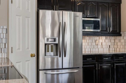 331 Sierra Madre Court Sw, Calgary, AB - Indoor Photo Showing Kitchen With Stainless Steel Kitchen