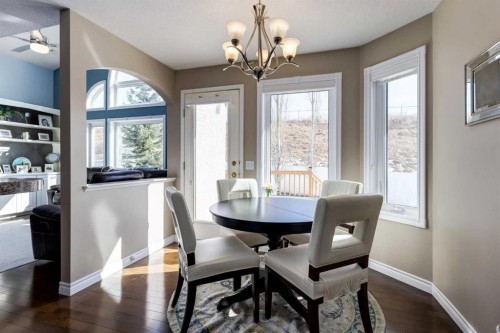 331 Sierra Madre Court Sw, Calgary, AB - Indoor Photo Showing Dining Room