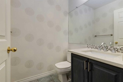 331 Sierra Madre Court Sw, Calgary, AB - Indoor Photo Showing Bathroom