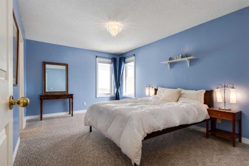 331 Sierra Madre Court Sw, Calgary, AB - Indoor Photo Showing Bedroom