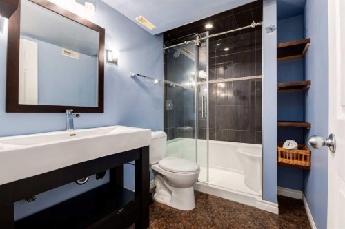 331 Sierra Madre Court Sw, Calgary, AB - Indoor Photo Showing Bathroom