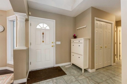 331 Sierra Madre Court Sw, Calgary, AB - Indoor Photo Showing Other Room
