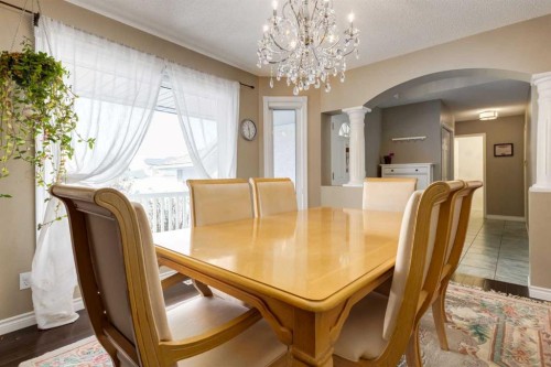 331 Sierra Madre Court Sw, Calgary, AB - Indoor Photo Showing Dining Room
