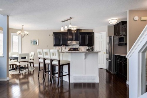331 Sierra Madre Court Sw, Calgary, AB - Indoor Photo Showing Kitchen With Upgraded Kitchen