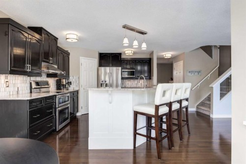 331 Sierra Madre Court Sw, Calgary, AB - Indoor Photo Showing Kitchen With Upgraded Kitchen