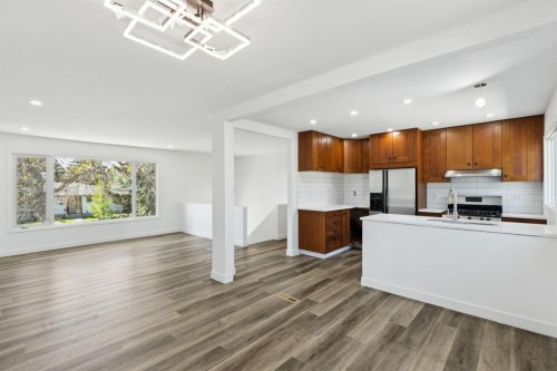 6928 Hunterbow Crescent Nw, Calgary, AB - Indoor Photo Showing Kitchen