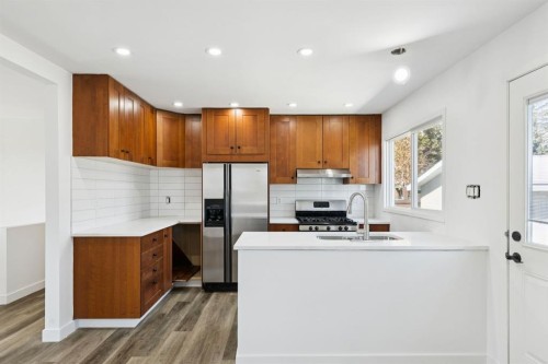 6928 Hunterbow Crescent Nw, Calgary, AB - Indoor Photo Showing Kitchen