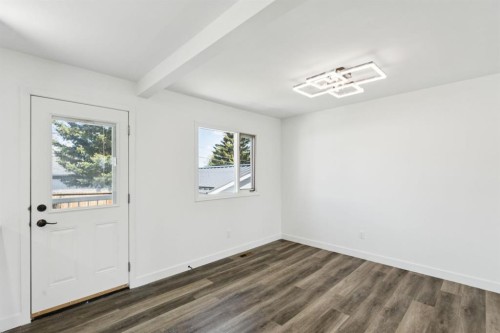 6928 Hunterbow Crescent Nw, Calgary, AB - Indoor Photo Showing Other Room