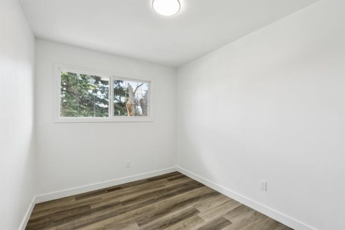 6928 Hunterbow Crescent Nw, Calgary, AB - Indoor Photo Showing Other Room