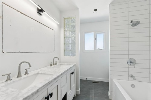 6928 Hunterbow Crescent Nw, Calgary, AB - Indoor Photo Showing Bathroom