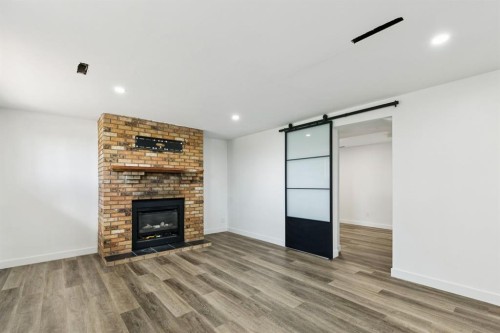 6928 Hunterbow Crescent Nw, Calgary, AB - Indoor Photo Showing Living Room With Fireplace
