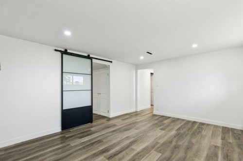 6928 Hunterbow Crescent Nw, Calgary, AB - Indoor Photo Showing Other Room